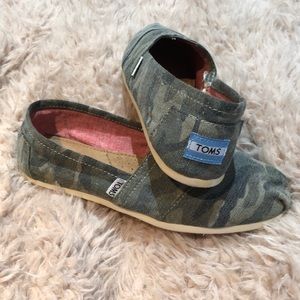 Camo Toms